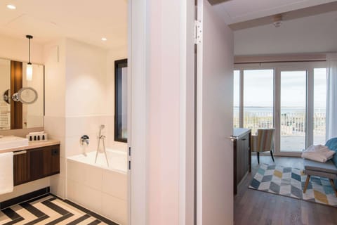 Suite, 1 Double Bed, Balcony | Premium bedding, minibar, in-room safe, desk