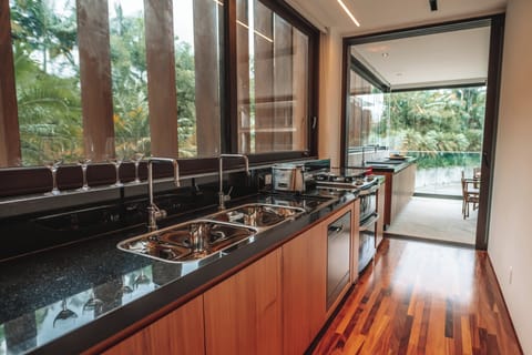 In-room safe, free WiFi, bed sheets