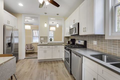 Kitchen with expandable eat-in dining