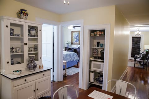 Hospitality center w/dining for 4, Keurig, snacks, beverages, fridge & microwave