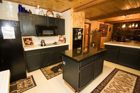 Large kitchen, perfect for cooking together.