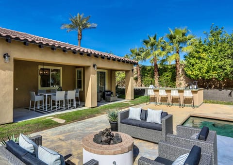 Firepit and Social Lounge Seating