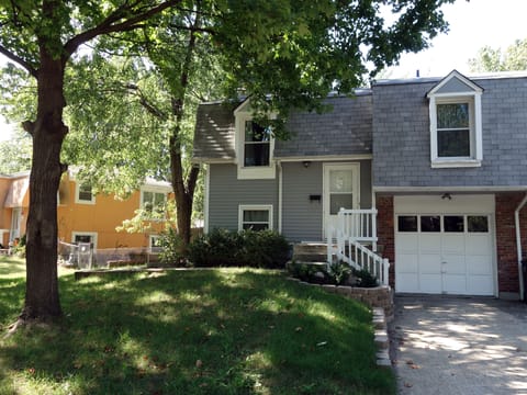 Beautiful and cozy house in the heart of Overland Park