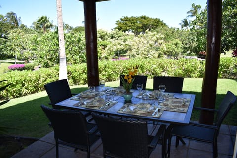 Dining on the lanai