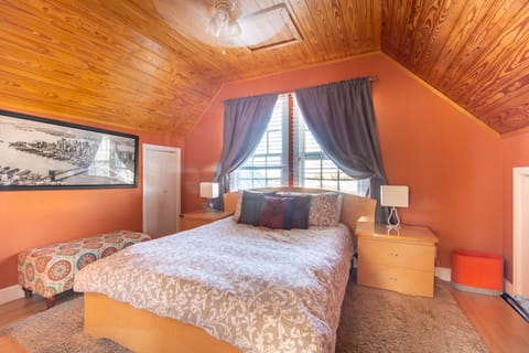 Luxurious queen size bed