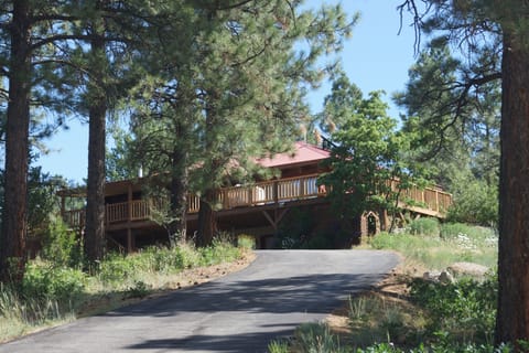 Your Mountain View Log Cabin Retreat is waiting!!