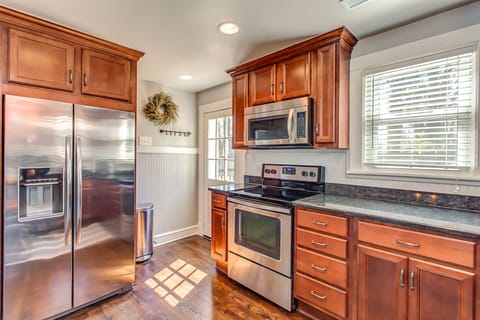 Bright kitchen! New stainless steel appliances!  Meal preparation a  snap!