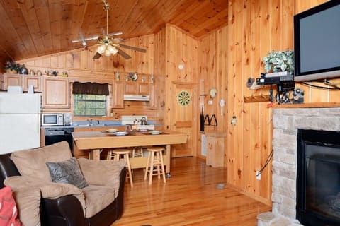 Kitchen / Dining area