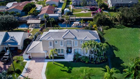 5300 square feet beach party house. Pool,boating,beaches,imperial river,