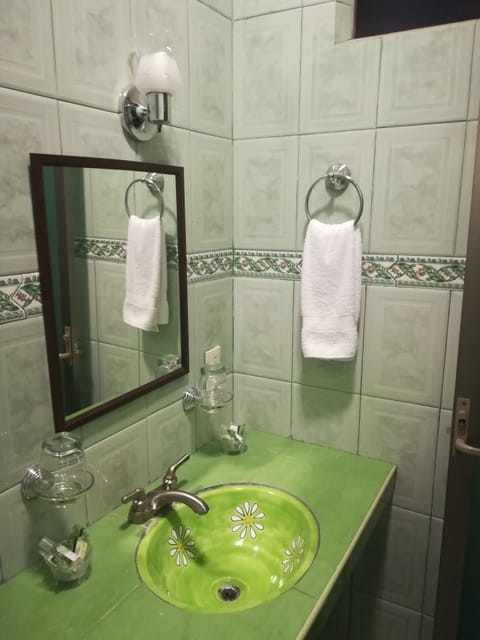 Double Room, 2 Double Beds | Bathroom sink