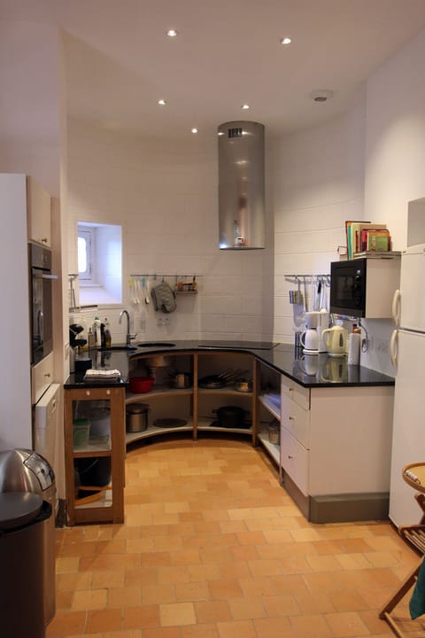 The kitchen: detail of the sink area