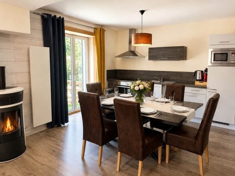 Gite-de-soide-soyotte-vosges-xonrupt-vacances-salle- amanger-2