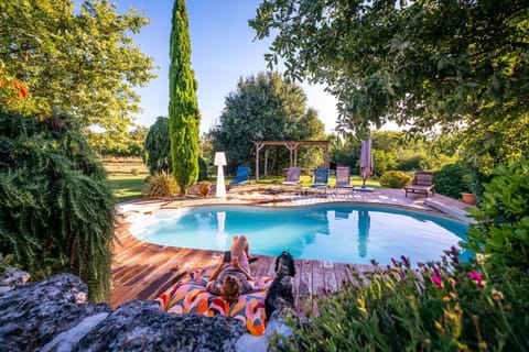 Heated swimming pool (May to October, weather permitting) - sun loungers - parasols - terrace - pool games