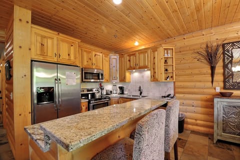 Center island breakfast bar.