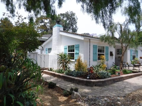 TASTEFULLY RENOVATED 1940'S BUNGALOW