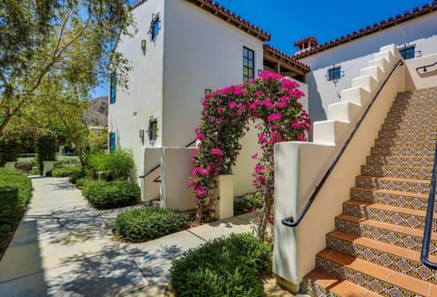 Flowers greet you on the way up
BTW much quieter on the second floor
