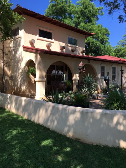 Front of compound/Casa Santa Fe has
private entry on back, parking & a
cantina