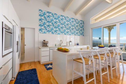 Fully equipped luxury kitchen with cooktop & oven. Great espresso machine. 