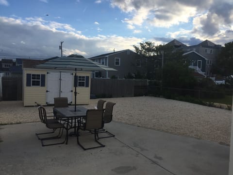 Very Big Backyard with fire pit , Cornhole , outdoor shower etc. 