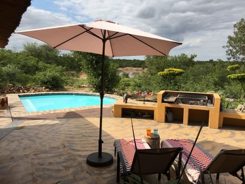 BBQ/pool terrace (terrace 2) : pool, stone braai, 2 loungers, 2 chairs