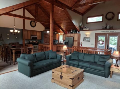 Upper level common area