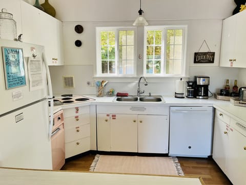 Fully equipped kitchen.