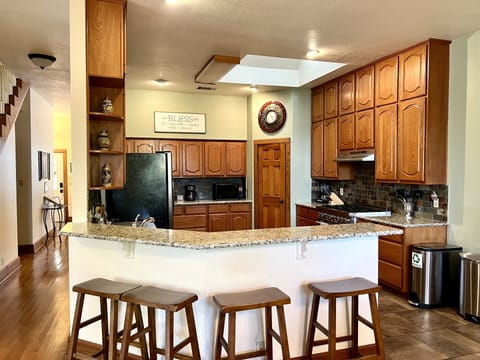 Kitchen and Bar area