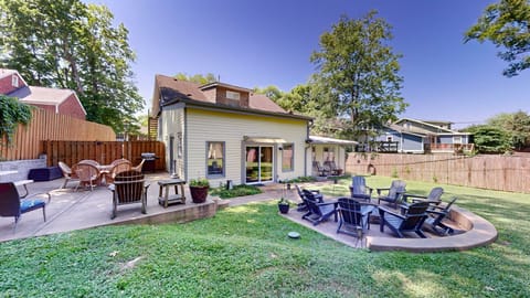 Relax in your private backyard oasis.  Gas firepit and plenty of seating for all