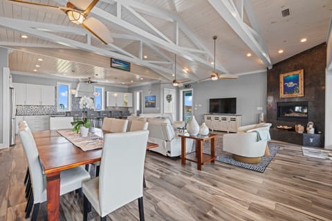 Dining table sits 10 people, Extra seating for 5 at the Kitchen Island.