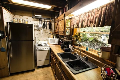 Full kitchen 