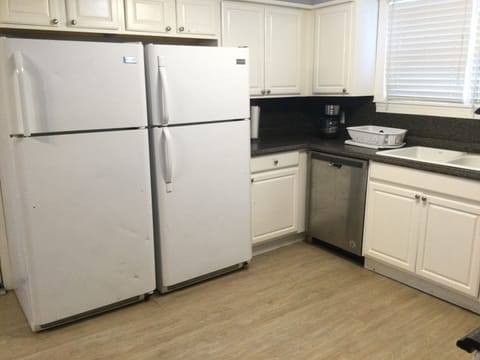 Two refrigerators for large groups. New dish washer, stove and microwave 2021