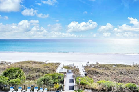 Incredible Balcony Views!! 