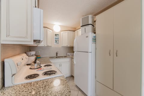 Fridge and dehumidifier