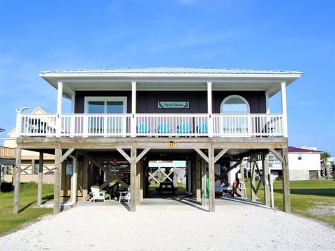 Playful Pelican, 2 BR 2BA, Sleeps 8, Pet Friendly
