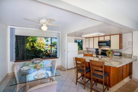 Dining Area & Fully Equipped Kitchen
