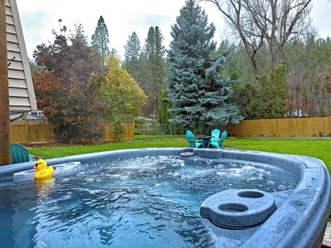 JUST RELAX- Let your stress melt away in our hot bubbling 5-person outdoor Spa.