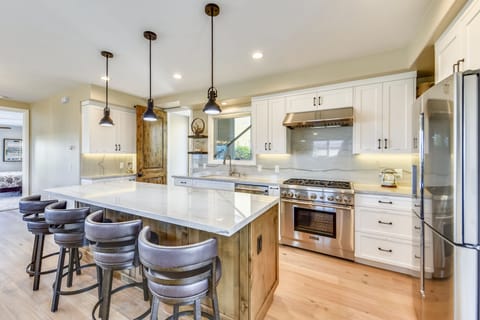 36" Thermidor range, cook top & convection micro wave, Bosch dishwasher, & more