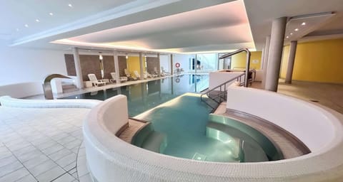 Indoor pool, sun loungers