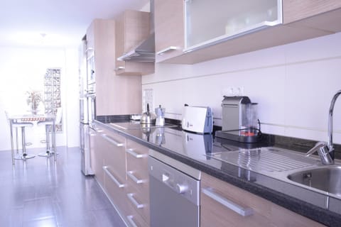Fully equipped kitchen open concept