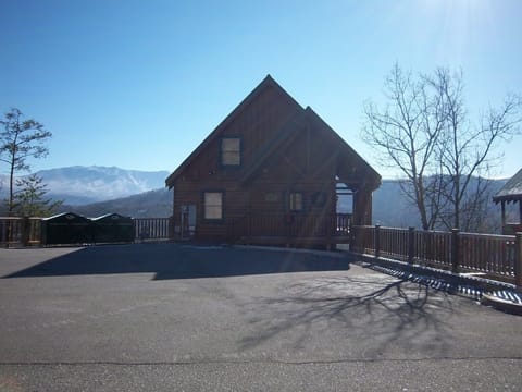 Front view of Cabin. Parking for 8 cars, vans, we even have a bus park there from time to time