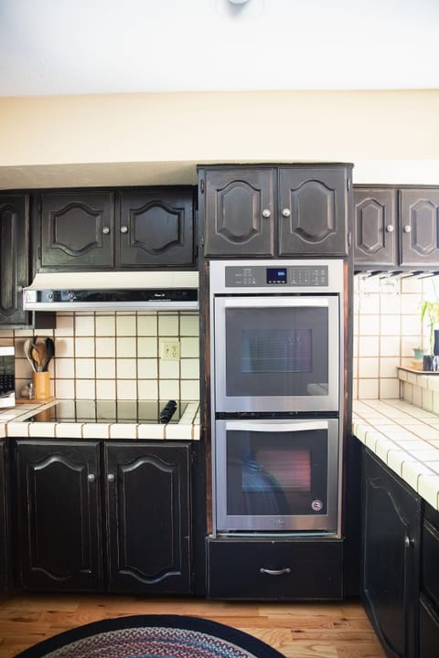 Good size double oven.