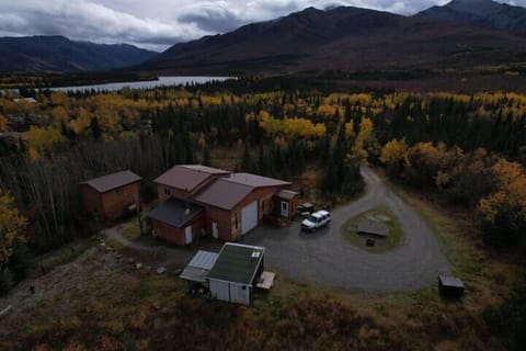 (40) beautiful property by the lake and surrounded by Alaskan wilderness