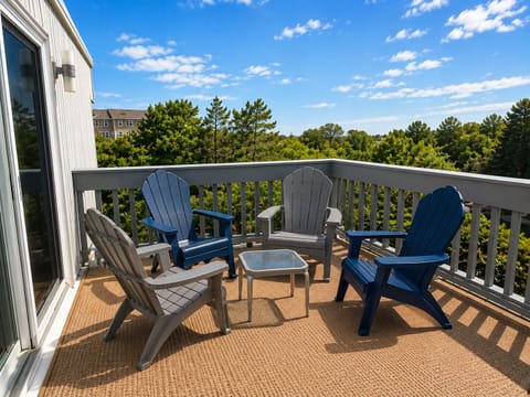Third-floor deck with access from bedrooms — perfect for stargazing at night