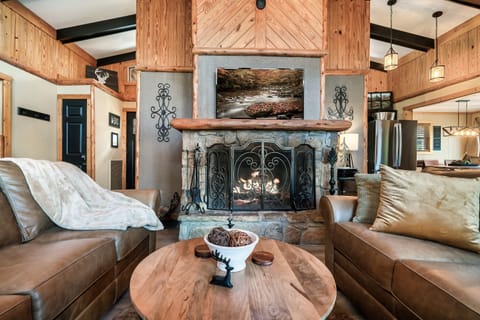 Beautiful wood burning fireplace (seasonal) and large screen tv