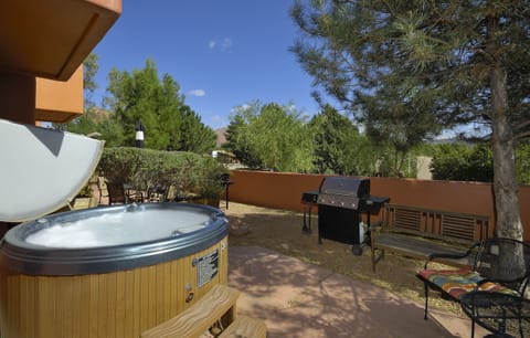Back patio w/private hot tub