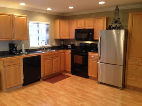 Kitchen sink and dishwasher