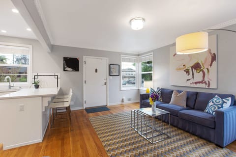 Spacious living room and breakfast bar. 