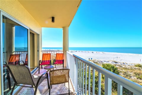  Beach/Gulf/Waterfront unit (406West) Private Balcony, Renovated Dec 2022