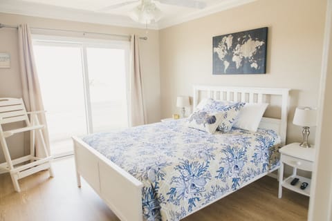 Queen bed in master with private veranda and ocean views