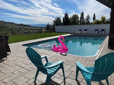 Your own private pool with stunning views